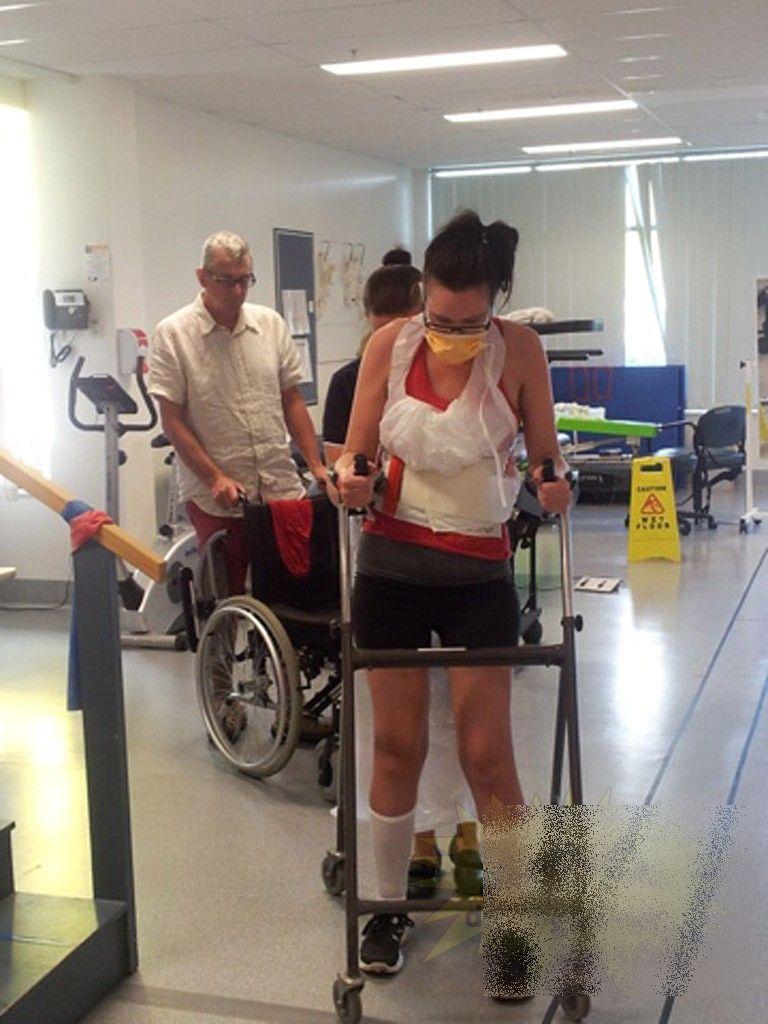 După ce a făcut această fotografie a început COŞMARUL. Ce i s-a întâmplat tinerei de 23 de ani după ce a fost muşcată de un ţântar 211927