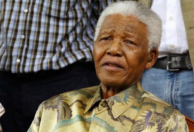 UPDATE: Nelson Mandela respiră fără ajutorul aparatelor
