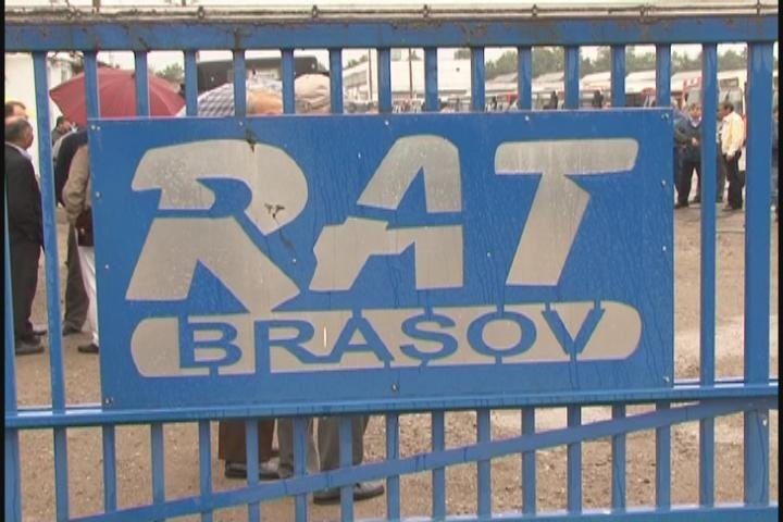 Circulaţia autobuzelor în Braşov a fost reluată. Conducerea RAT a sesizat justiţia în urma protestului spontan
