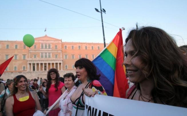 Mii de homosexuali şi activişti împotriva rasismului au defilat la Atena: Anul acesta reocupăm Atena! 212165