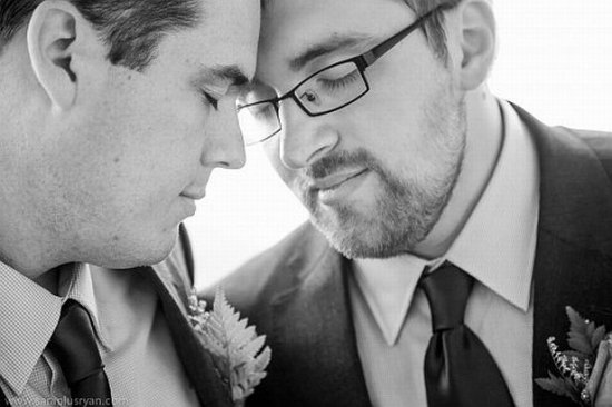 Secvenţial: Posibila legalizare a căsătoriilor gay scandalizează Biserica