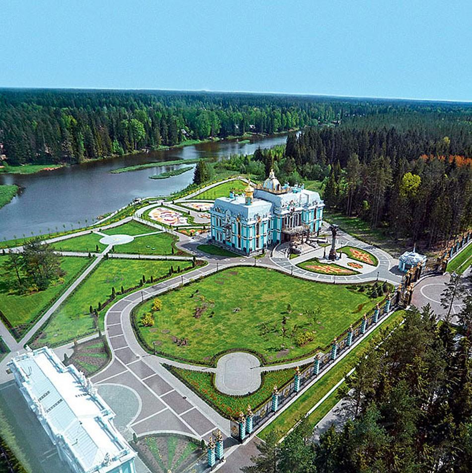 Cum arată PALATUL construit dincolo de aceste garduri aurite. "Materialele au costat sute de MILIOANE de euro" 212284