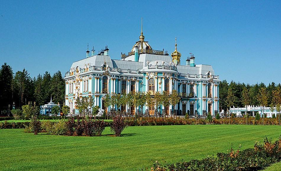 Cum arată PALATUL construit dincolo de aceste garduri aurite. "Materialele au costat sute de MILIOANE de euro" 212286