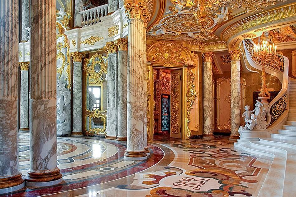 Cum arată PALATUL construit dincolo de aceste garduri aurite. "Materialele au costat sute de MILIOANE de euro" 212287