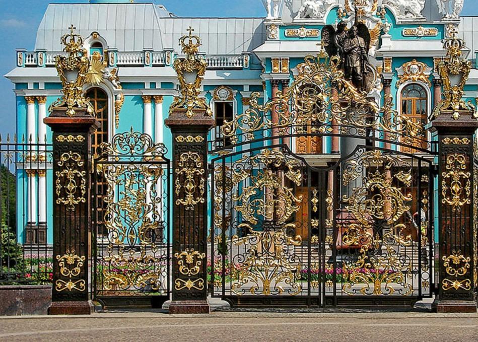 Cum arată PALATUL construit dincolo de aceste garduri aurite. "Materialele au costat sute de MILIOANE de euro" 212289