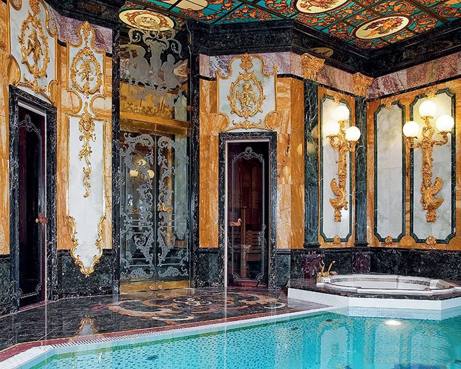 Cum arată PALATUL construit dincolo de aceste garduri aurite. "Materialele au costat sute de MILIOANE de euro" 212292