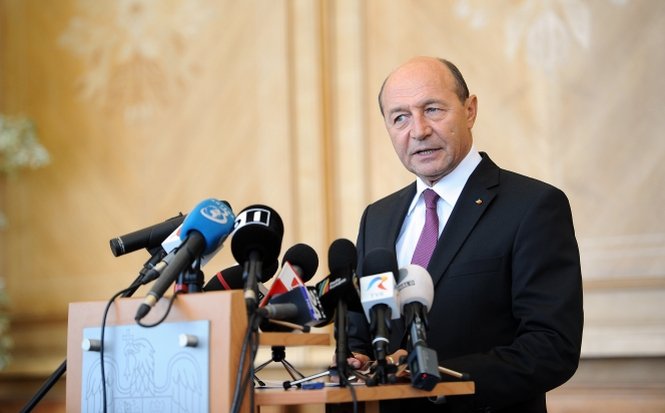 Băsescu: Cele 20 de zile pentru consultarea Parlamentului au început să curgă de ieri. Vezi scrisoarea trimisă de preşedinte către şefii celor două Camere