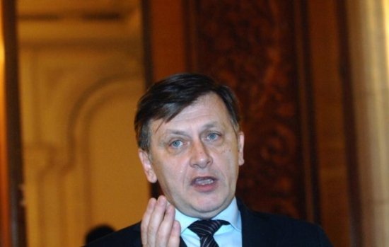 Crin Antonescu i-a cerut vicepremierului britanic să rezolve problema discriminării românilor