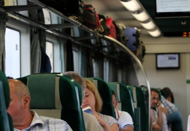 CFR Călători suplimentează numărul de trenuri care merg spre mare