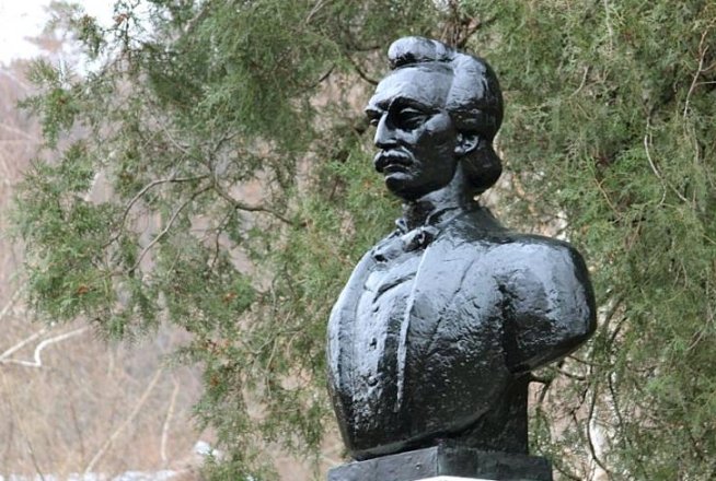 Slujbă de pomenire a poetului Mihai Eminescu, la 124 de ani de la moartea sa, în cimitirul Bellu