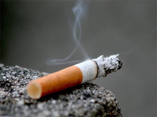 Federaţia Asociaţiilor Bolnavilor de Cancer din România cere Guvernului măsuri pentru descurajarea fumatului