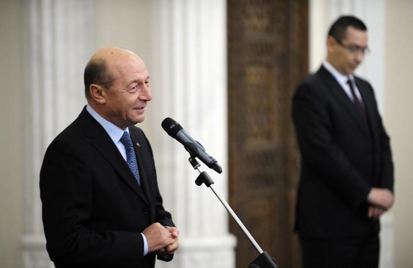 Băsescu: Referendumul pentru unicameral va avea loc cu cel puţin o săptămână înainte de cel pentru Constituţie