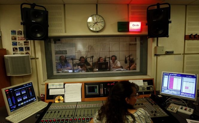 Închiderea radio-televiziunii publice din Grecia, anulată „temporar” de justiţie
