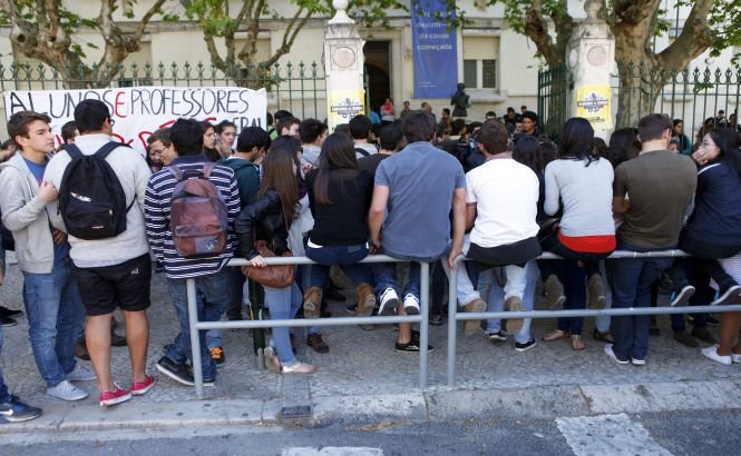 Profesorii din Portugalia au boicotat examenele de final de an, în semn de protest faţă de noile măsuri de austeritate