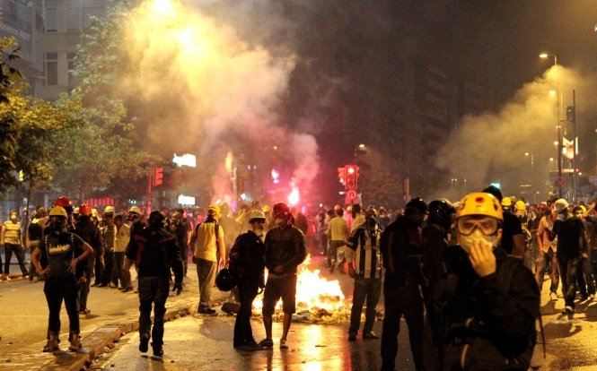 Protestele continuă în Turcia. Aproape 600 de persoane au fost arestate