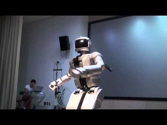 Faceţi cunoştinţă cu Hubo, robotul care dansează pe ritmul &quot;Gangnam Style&quot;