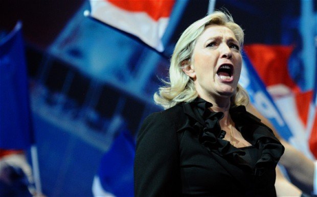 O comisie a PE recomandă ridicarea imunităţii juridice a eurodeputatei Marine Le Pen, acuzată de instigare la ură rasială