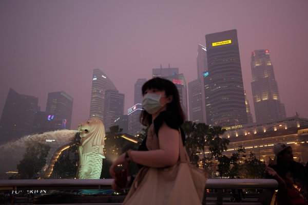 Oraşul-stat înghiţit de fum. Poluarea a atins un nivel RECORD în Singapore