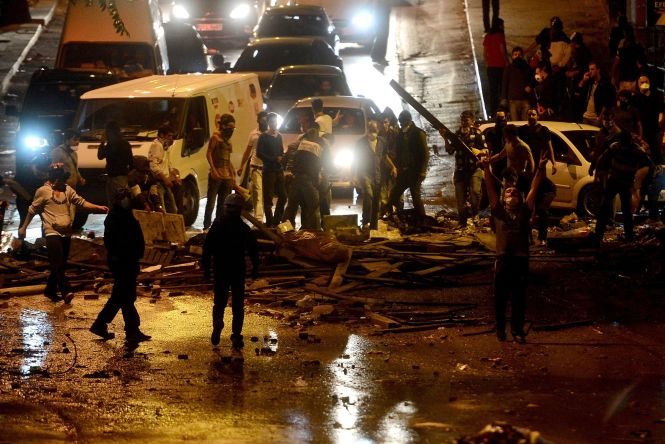 Protestele continuă în Turcia. Poliţia a utilizat tunuri cu apă pentru a dispersa manifestanţii 