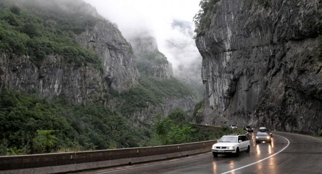 ACCIDENT ÎN MUNTENEGRU. Declaraţia directorului agenţiei de turism: "În autocar erau 47 de români şi un minor" 214225
