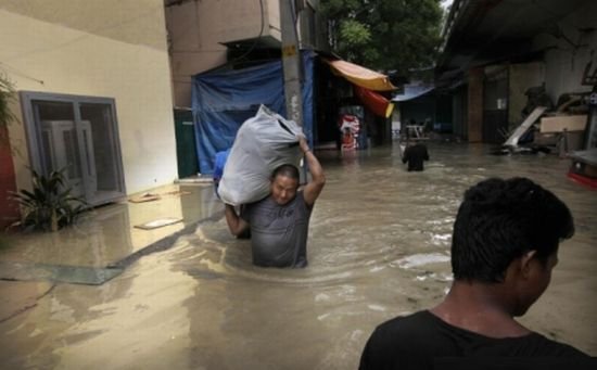 Aproximativ 1.000 de persoane au murit în India, din cauza musonului