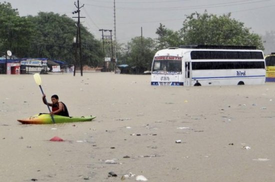 Autorităţile sunt uimite de amploarea catastrofei din India. Inundaţiile au ucis peste 550 de oameni