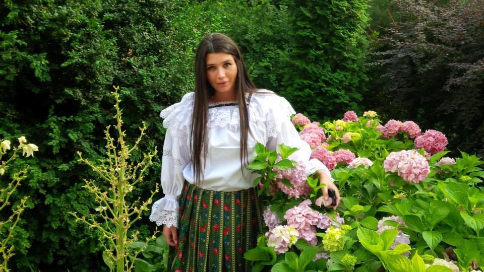 Fotografia pe care Elena Băsescu a postat-o pe internet în urmă cu puţin timp. "Este unul din obiectele vestimentare preferate" 214222