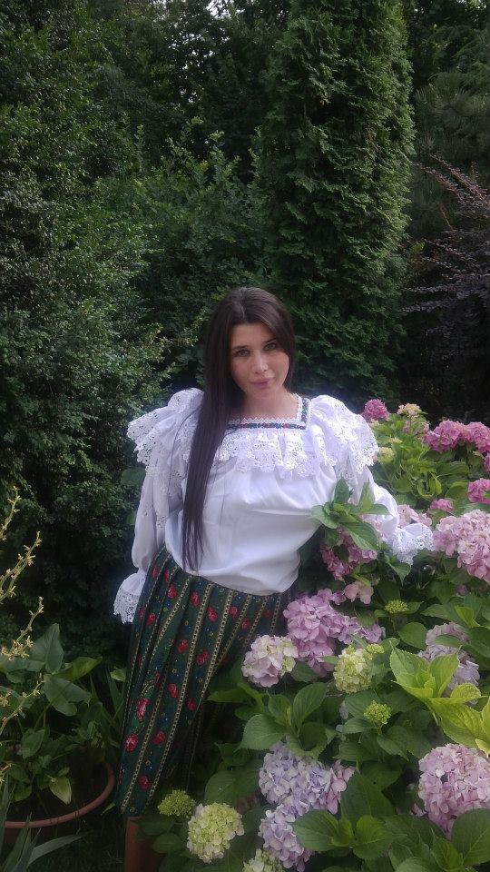 Fotografia pe care Elena Băsescu a postat-o pe internet în urmă cu puţin timp. "Este unul din obiectele vestimentare preferate" 214223