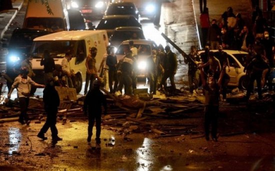Protestele turcilor, departe de final. Gaze lacrimogene şi tunuri cu apă, folosite pentru a dispersa peste 2.000 de manifestanţi, la Ankara