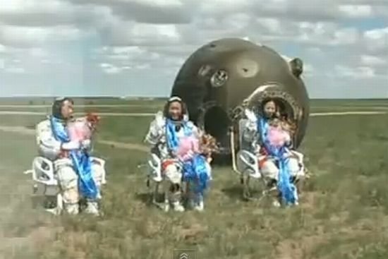 Trei astronauţi din China s-au întors acasă. Cea mai lungă misiune spaţială chineză, cu echipaj uman la bord, a luat sfârşit 