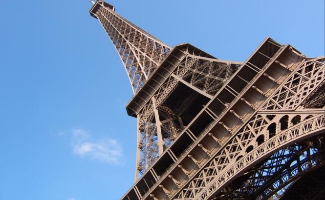 Turnul Eiffel a fost ÎNCHIS din cauza unei greve spontane