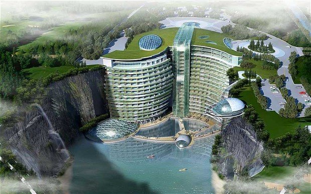 Chinezii au început lucrările la hotelul de lux din cariera de piatră. &quot;O minunăţie arhitecturală&quot;, spun experţii