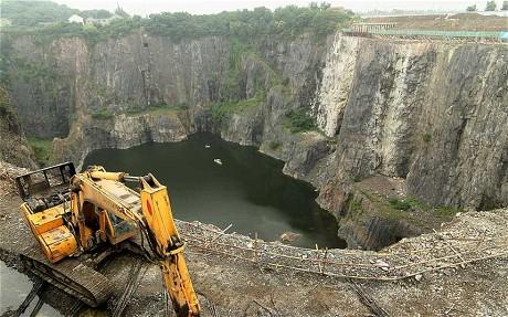 Chinezii au început lucrările la hotelul de lux din cariera de piatră. "O minunăţie arhitecturală", spun experţii 214860