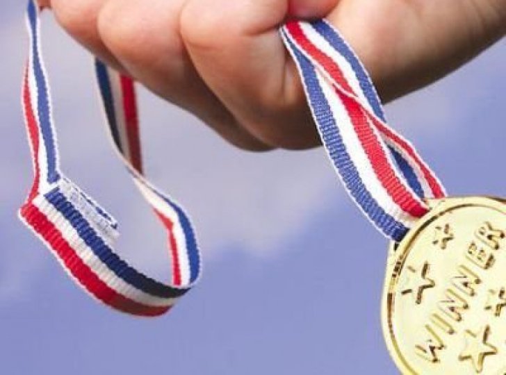 Cu ce au fost recompensaţi OLIMPICII medaliaţi cu aur şi argint la Balcaniadă. &quot;Mai bine nu ne dădeau nimic!&quot;