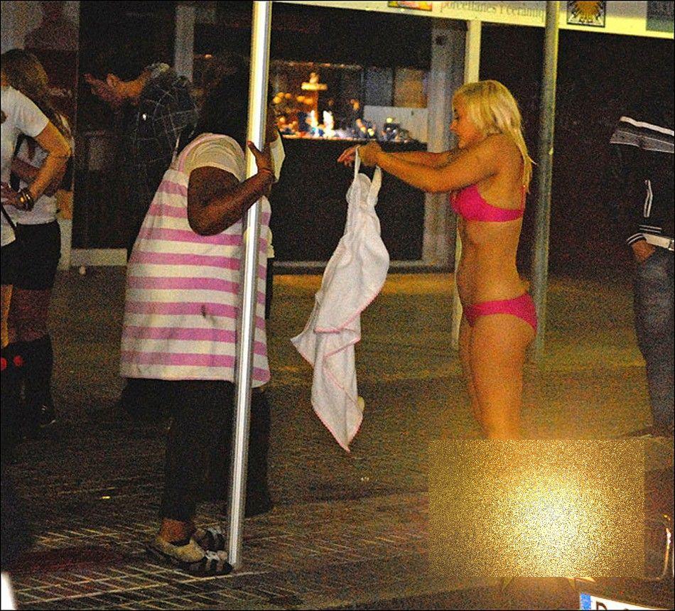 Cum şi-au făcut de râs ţara. "Asistăm la decăderea unei generaţii. E şocant ce vedem pe străzi!" 214705