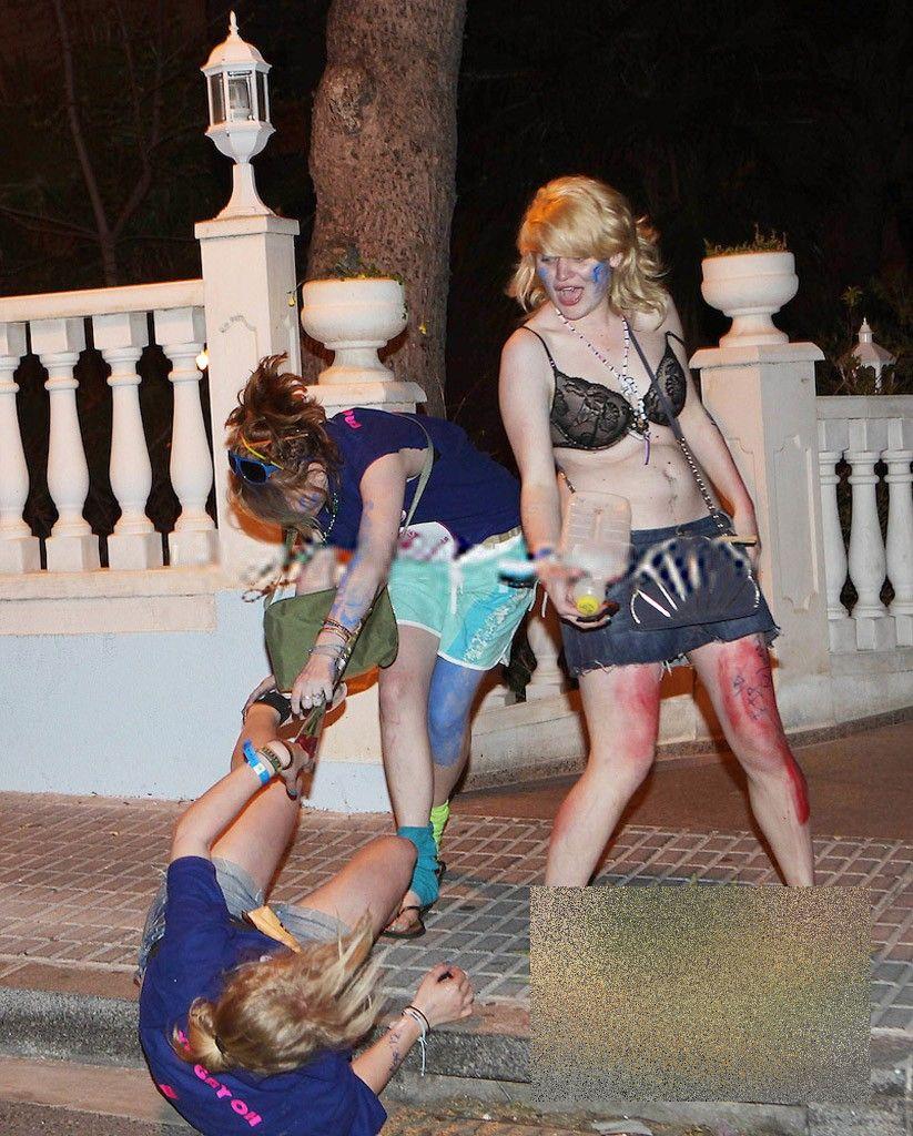 Cum şi-au făcut de râs ţara. "Asistăm la decăderea unei generaţii. E şocant ce vedem pe străzi!" 214706