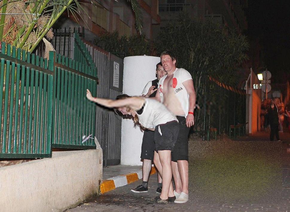 Cum şi-au făcut de râs ţara. "Asistăm la decăderea unei generaţii. E şocant ce vedem pe străzi!" 214708