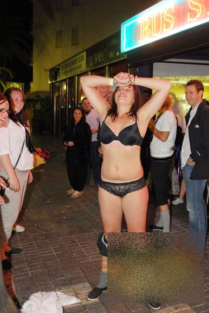 Cum şi-au făcut de râs ţara. "Asistăm la decăderea unei generaţii. E şocant ce vedem pe străzi!" 214710