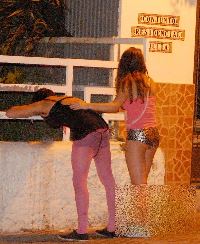 Cum şi-au făcut de râs ţara. "Asistăm la decăderea unei generaţii. E şocant ce vedem pe străzi!" 214711