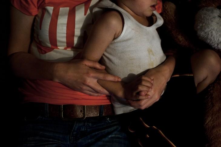 Drama mamelor singure, ilustrată într-o serie de fotografii relevante 214806