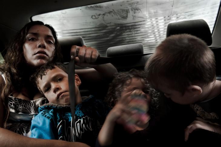 Drama mamelor singure, ilustrată într-o serie de fotografii relevante 214809