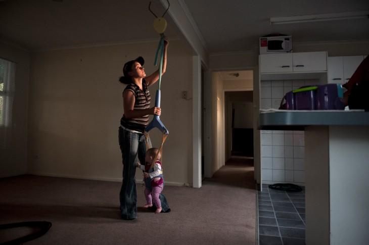 Drama mamelor singure, ilustrată într-o serie de fotografii relevante 214814