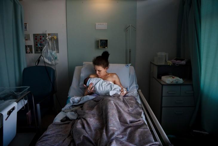 Drama mamelor singure, ilustrată într-o serie de fotografii relevante 214816