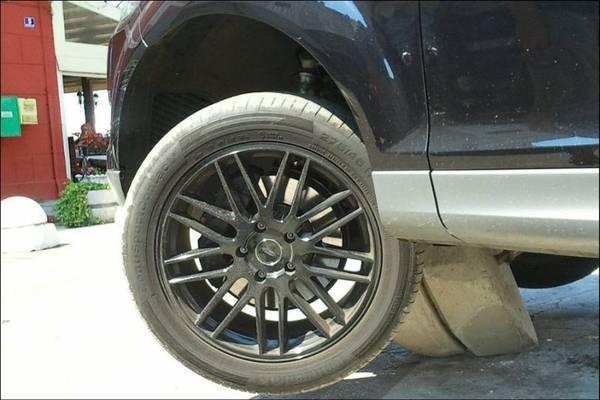 "Iubi, vino să mă ajuţi, că am parcat greşit maşina!" Bărbatul şi-a pus mâinile în cap când a văzut cum arăta bolidul 214924