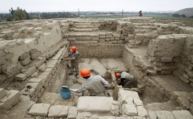 Mai multe femei mumificate şi sacrificii umane, descoperite într-un mormânt regal din Peru