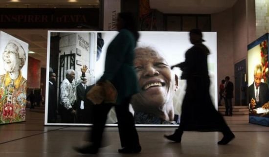 Starea de sănătate a lui Nelson Mandela a devenit stabilă, însă rămâne critică