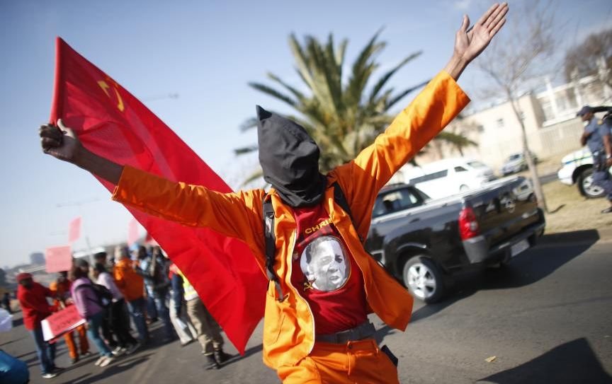 Proteste anti-Obama în Africa de Sud. Poliţia a folosit grenade paralizante împotriva manifestanţilor