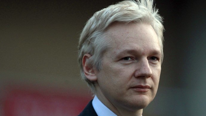 &quot;Cel mai căutat om de pe Planetă este un EROU&quot;. Declaraţia făcută de Julian Assange despre fostul angajat al CIA