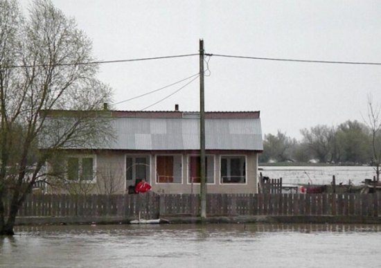 Cod portocaliu de inundaţii pe râul Bârlad şi pe afluenţii Tutova şi Racova, până marţi după-amiază
