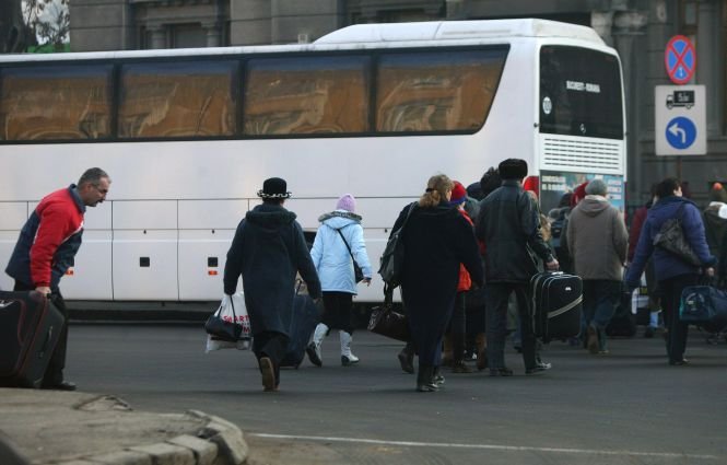 Un autocar cu turişti s-a răsturnat în Hunedoara. Două persoane, transportate la spital